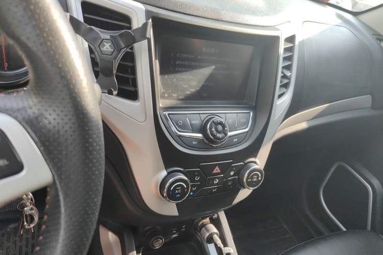 Used CHANGAN CS35 2015 1.6L Automatic Luxury Model China V Standard Audio And AC Panel