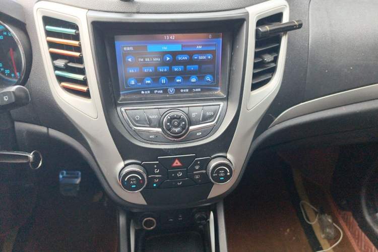 Used CHANGAN CS35 2015 1.6L Manual Luxury Model China IV Standard Audio And AC Panel