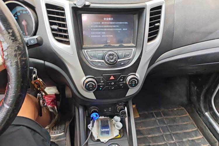 Used CHANGAN CS35 2015 1.6L Manual Luxury Model China V Standard Audio And AC Panel