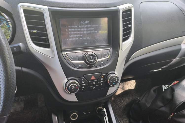 Used CHANGAN CS35 2015 1.6L Automatic Luxury Model China IV Standard Audio And AC Panel