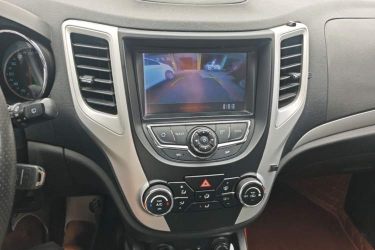 Used CHANGAN CS35 2015 1.6L Manual Luxury Model China IV Standard Audio And AC Panel