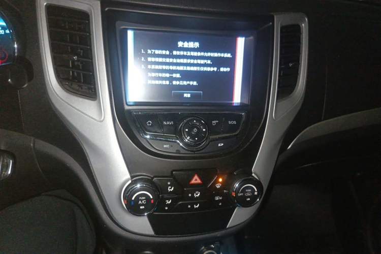 Used CHANGAN CS35 2015 1.6L Automatic Luxury Model China IV Standard Audio And AC Panel