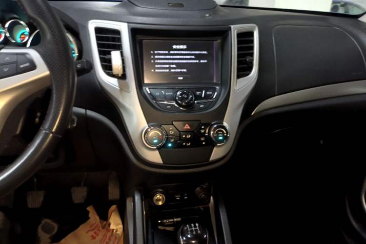 Used CHANGAN CS35 2015 1.6L Manual Luxury Model China IV Standard Audio And AC Panel