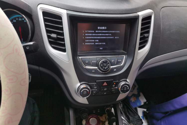 Used CHANGAN CS35 2015 1.6L Automatic Luxury Model China IV Standard Audio And AC Panel