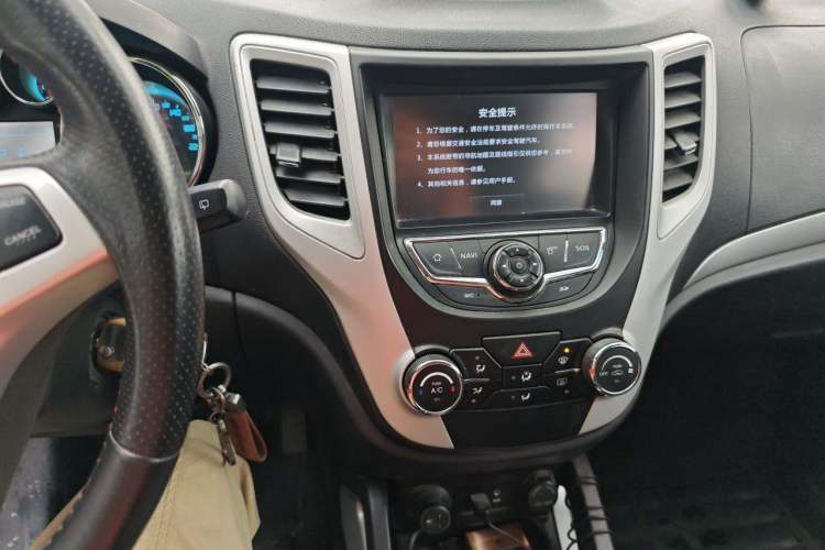 Used CHANGAN CS35 2015 1.6L Automatic Luxury Model China IV Standard Audio And AC Panel