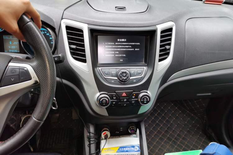 Used CHANGAN CS35 2015 1.6L Manual Luxury Model China IV Standard Audio And AC Panel