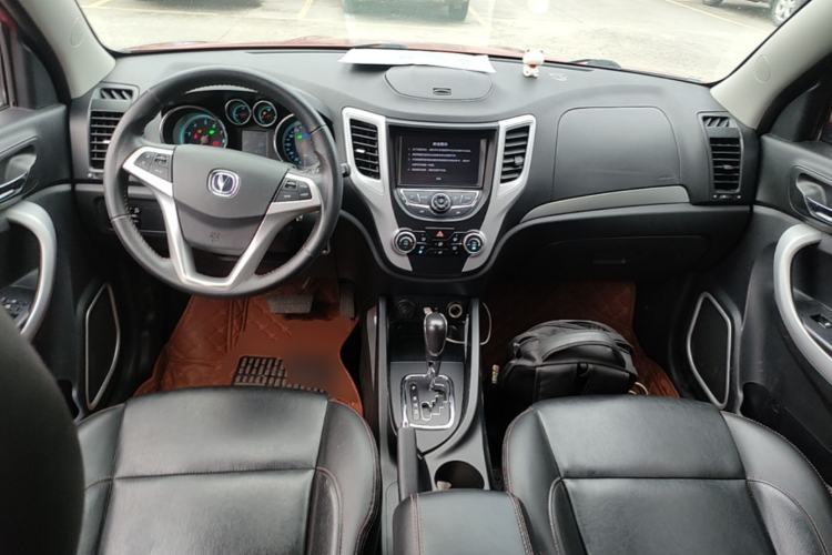Used CHANGAN CS35 2015 1.6L Automatic Luxury Model China IV Standard Center Console