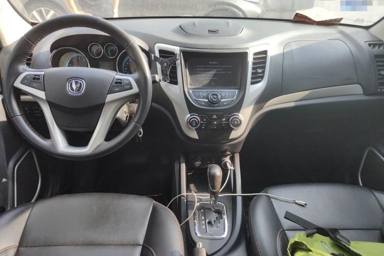 Used CHANGAN CS35 2015 1.6L Automatic Luxury Model China V Standard Center Console