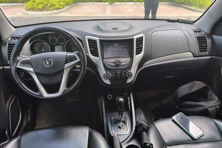 Used CHANGAN CS35 2015 1.6L Automatic Luxury Model China IV Standard Center Console