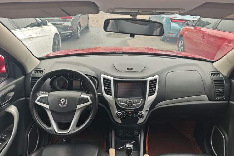 Used CHANGAN CS35 2015 1.6L Manual Luxury Model China IV Standard Center Console