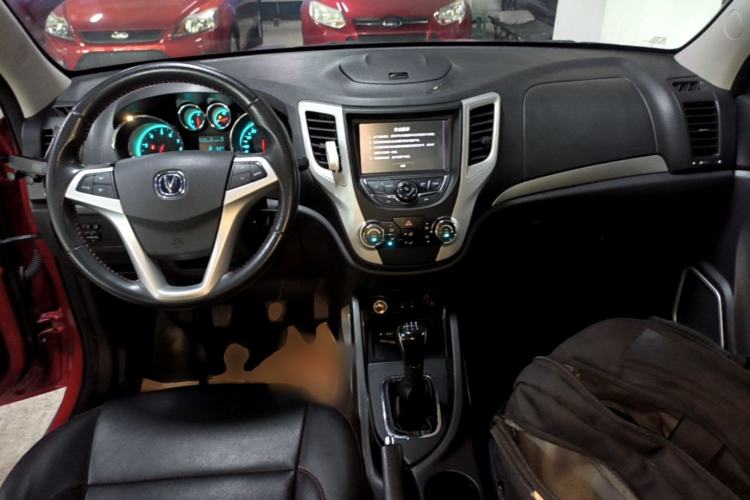Used CHANGAN CS35 2015 1.6L Manual Luxury Model China IV Standard Center Console