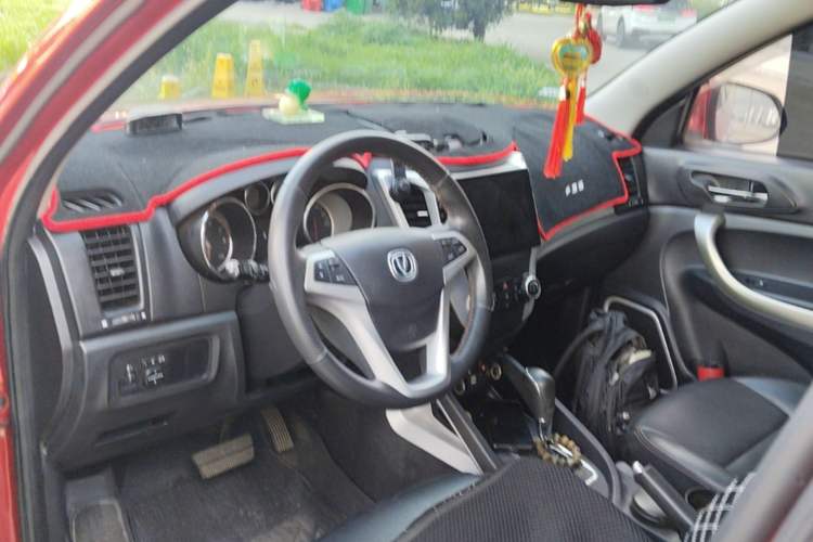 Used CHANGAN CS35 2015 1.6L Automatic Luxury Model China IV Standard Center Console