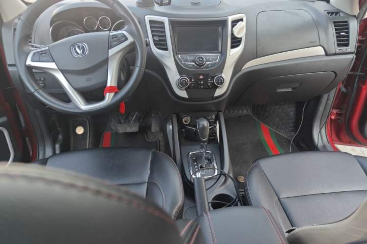 Used CHANGAN CS35 2015 1.6L Automatic Luxury Model China IV Standard Center Console