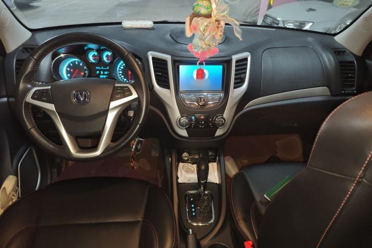 Used CHANGAN CS35 2015 1.6L Automatic Luxury Model China V Standard Center Console