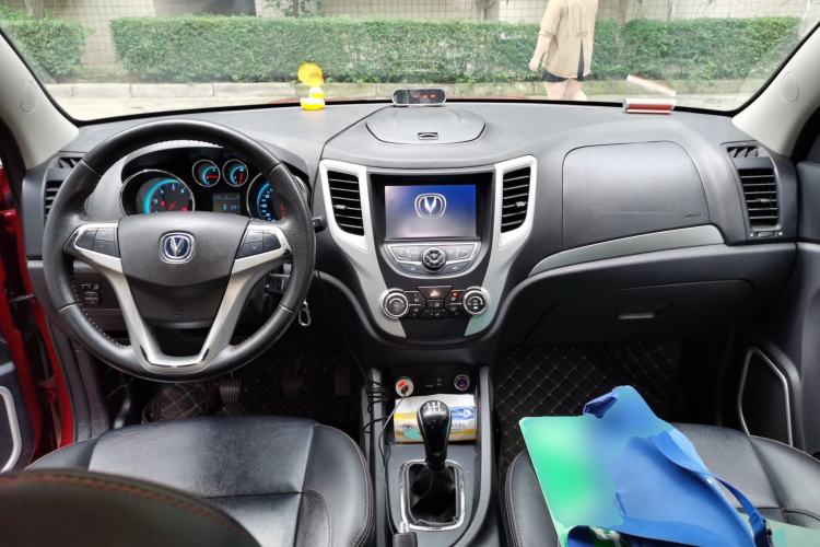 Used CHANGAN CS35 2015 1.6L Manual Luxury Model China IV Standard Center Console