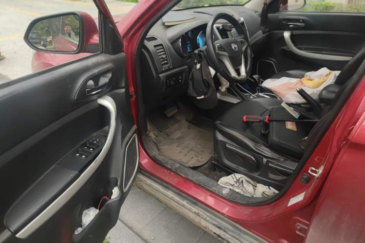 Used CHANGAN CS35 2015 1.6L Automatic Prestige Model China IV Standard Driver Seat
