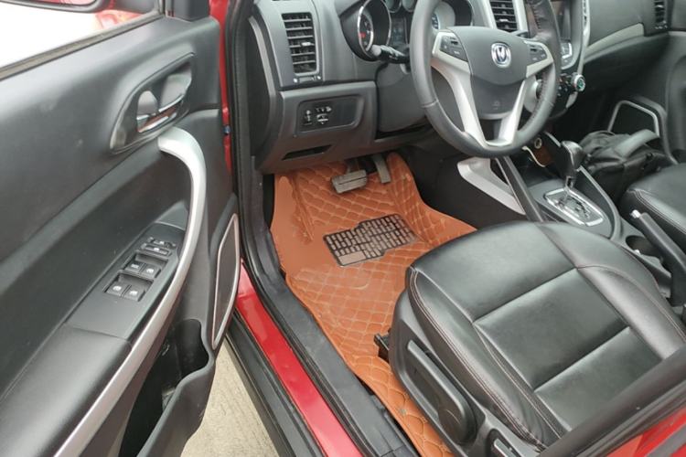 Used CHANGAN CS35 2015 1.6L Automatic Luxury Model China IV Standard Driver Seat