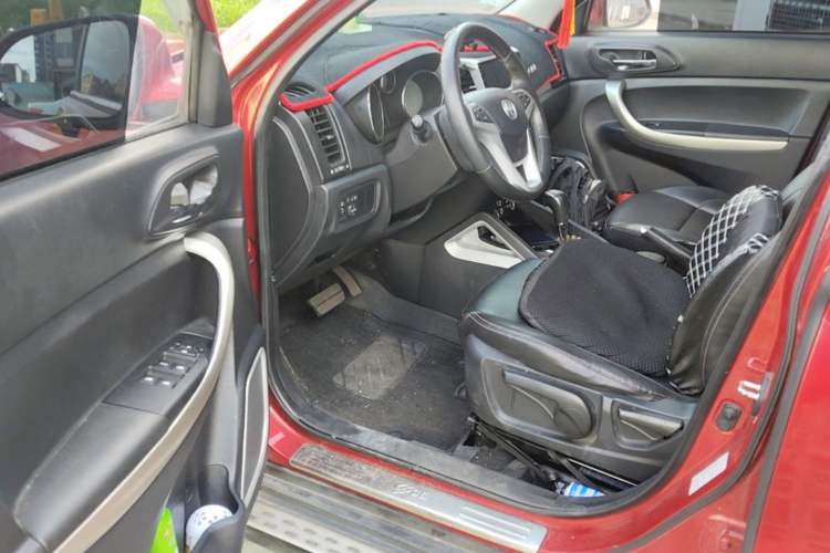 Used CHANGAN CS35 2015 1.6L Automatic Luxury Model China IV Standard Driver Seat