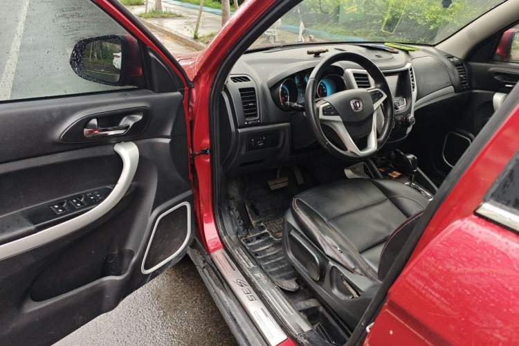 Used CHANGAN CS35 2015 1.6L Automatic Luxury Model China IV Standard Driver Seat