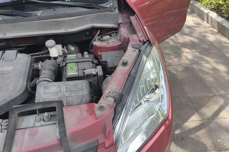 Used CHANGAN CS35 2015 1.6L Automatic Luxury Model China IV Standard Engine Bay Left