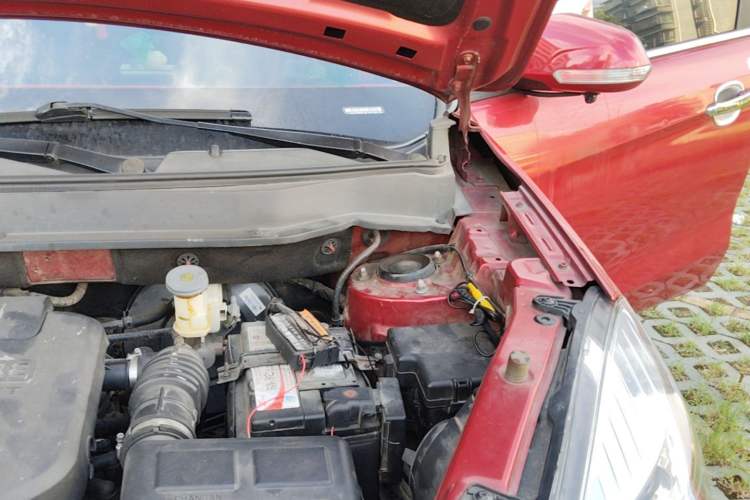 Used CHANGAN CS35 2015 1.6L Automatic Luxury Model China IV Standard Engine Bay Left