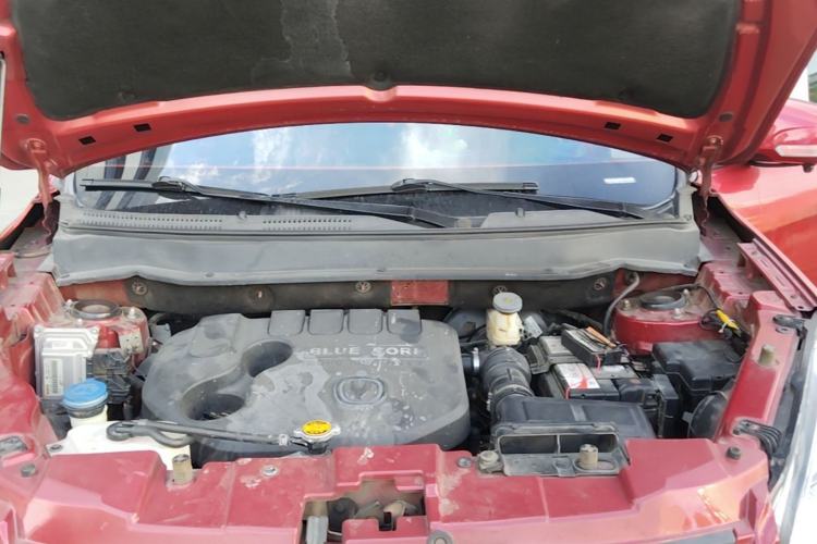 Used CHANGAN CS35 2015 1.6L Automatic Luxury Model China IV Standard Engine Bay