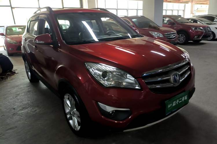 Used CHANGAN CS35 2015 1.6L Manual Luxury Model China IV Standard Front Right 45 Deg