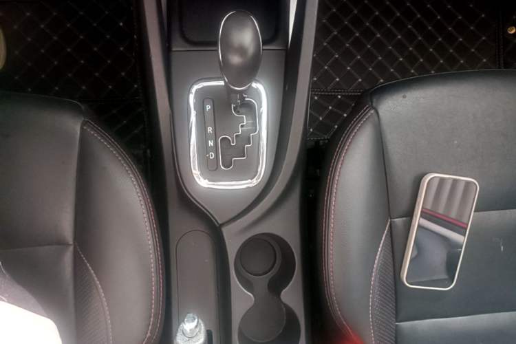 Used CHANGAN CS35 2015 1.6L Automatic Prestige Model China IV Standard Gear Lever