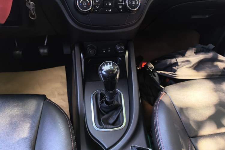 Used CHANGAN CS35 2015 1.6L Manual Luxury Model China IV Standard Gear Lever