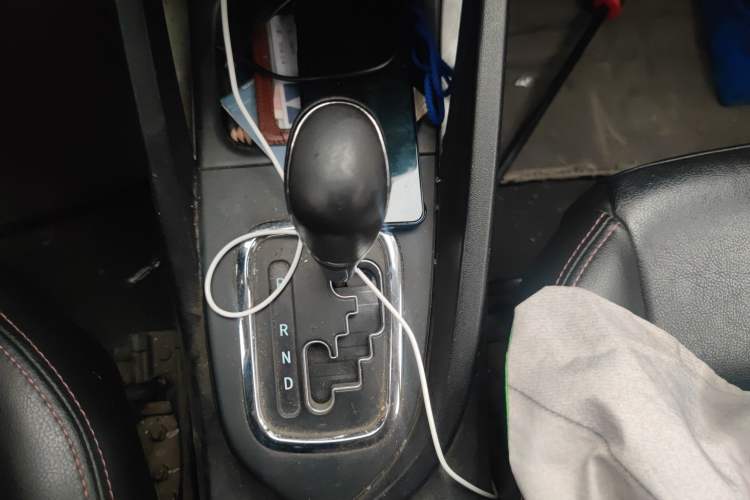 Used CHANGAN CS35 2015 1.6L Automatic Prestige Model China IV Standard Gear Lever