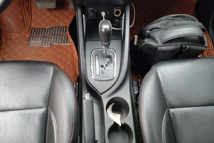 Used CHANGAN CS35 2015 1.6L Automatic Luxury Model China IV Standard Gear Lever