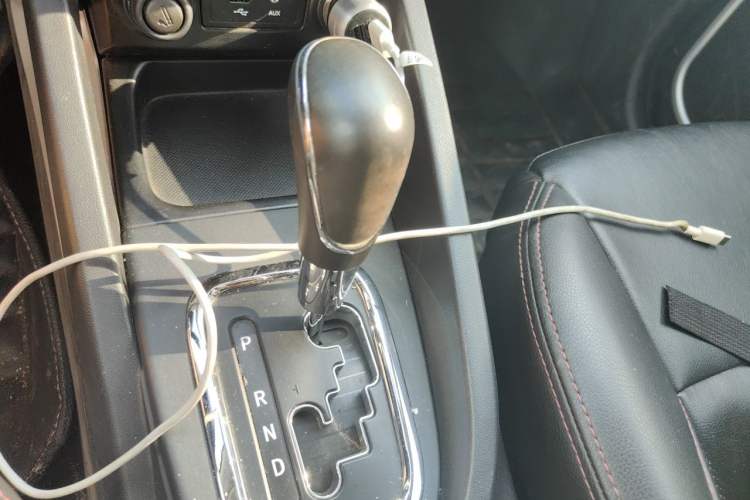 Used CHANGAN CS35 2015 1.6L Automatic Luxury Model China V Standard Gear Lever