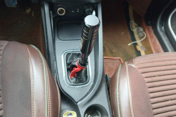 Used CHANGAN CS35 2015 1.6L Manual Luxury Model China IV Standard Gear Lever