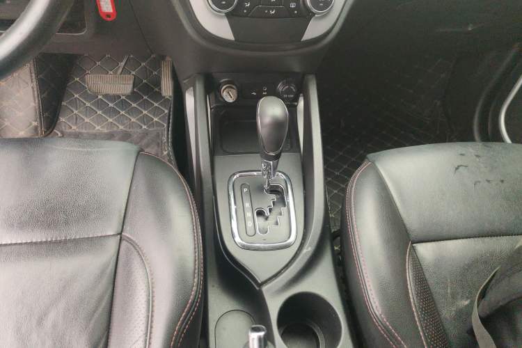 Used CHANGAN CS35 2015 1.6L Automatic Luxury Model China IV Standard Gear Lever