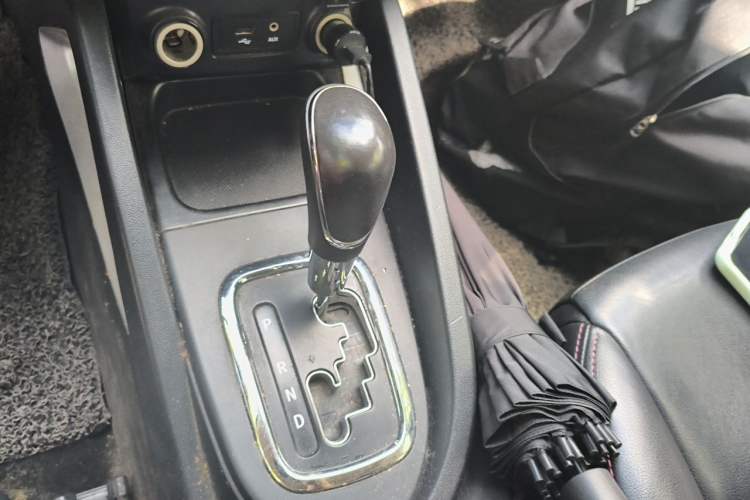 Used CHANGAN CS35 2015 1.6L Automatic Luxury Model China IV Standard Gear Lever