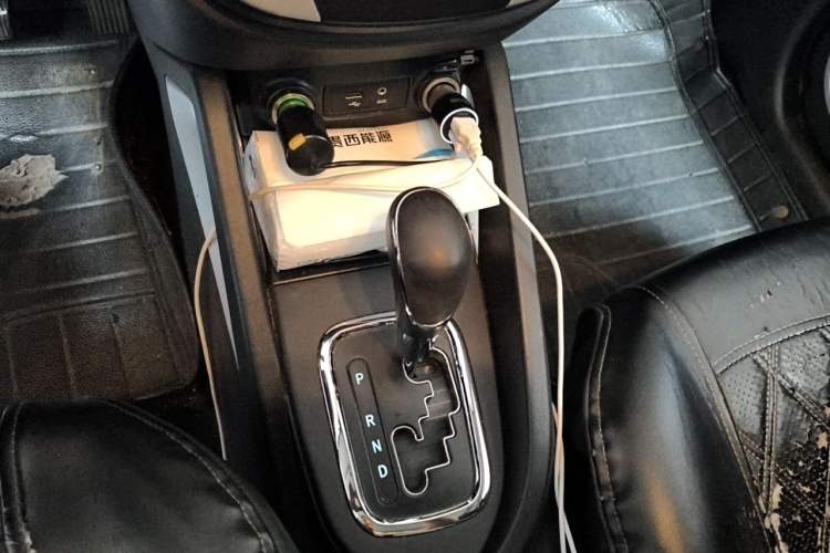 Used CHANGAN CS35 2015 1.6L Automatic Prestige Model China IV Standard Gear Lever