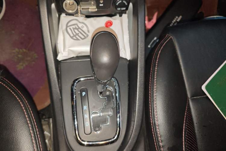 Used CHANGAN CS35 2015 1.6L Automatic Luxury Model China V Standard Gear Lever