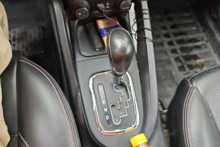 Used CHANGAN CS35 2015 1.6L Automatic Luxury Model China IV Standard Gear Lever