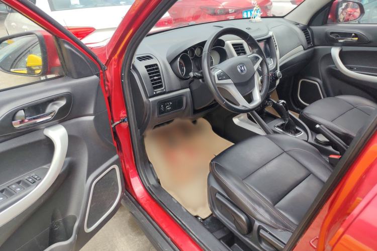 Used CHANGAN CS35 2015 1.6L Manual Luxury Model China IV Standard Interior 2