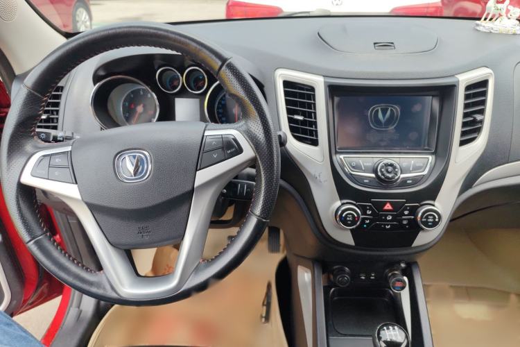 Used CHANGAN CS35 2015 1.6L Manual Luxury Model China IV Standard Interior 3