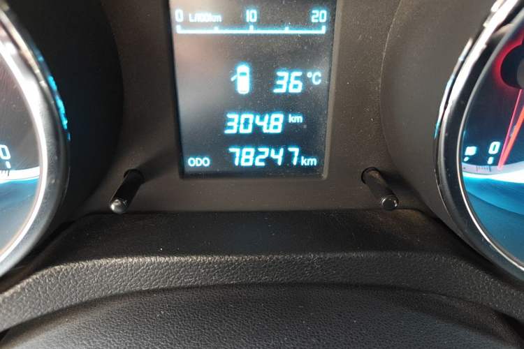 Used CHANGAN CS35 2015 1.6L Manual Luxury Model China IV Standard Odometer Close Up