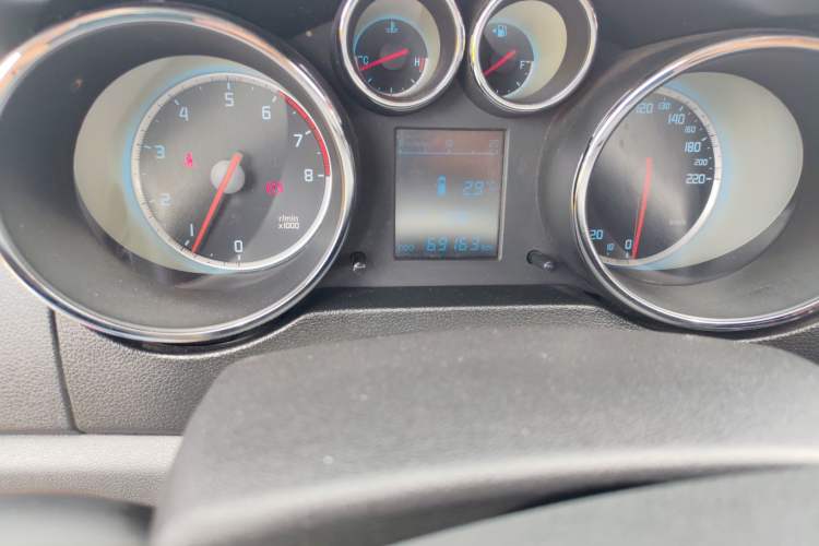 Used CHANGAN CS35 2015 1.6L Manual Luxury Model China IV Standard Odometer Close Up