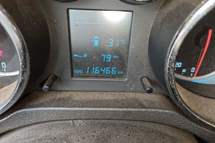 Used CHANGAN CS35 2015 1.6L Manual Luxury Model China V Standard Odometer Close Up