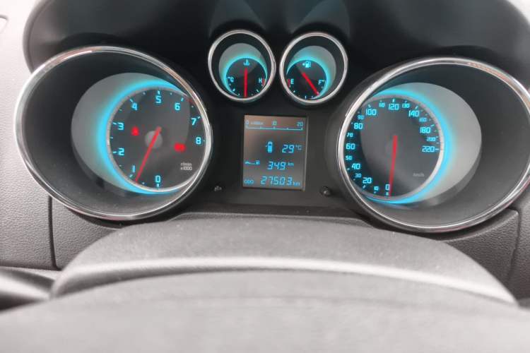 Used CHANGAN CS35 2015 1.6L Manual Luxury Model China V Standard Odometer Close Up
