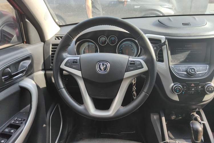 Used CHANGAN CS35 2015 1.6L Automatic Luxury Model China V Standard Steering Wheel