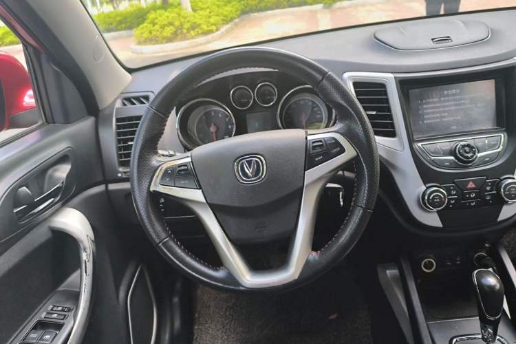 Used CHANGAN CS35 2015 1.6L Automatic Luxury Model China IV Standard Steering Wheel