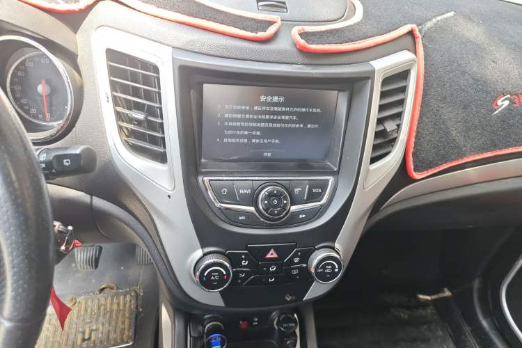 Used CHANGAN CS35 2015 1.6L Manual Luxury Model China IV Standard Audio And AC Panel