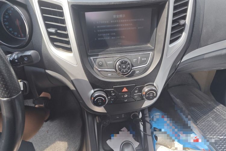 Used CHANGAN CS35 2015 1.6L Automatic Luxury Model China V Standard Audio And AC Panel