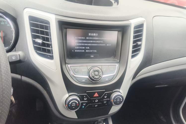 Used CHANGAN CS35 2015 1.6L Automatic Luxury Model China IV Standard Audio And AC Panel
