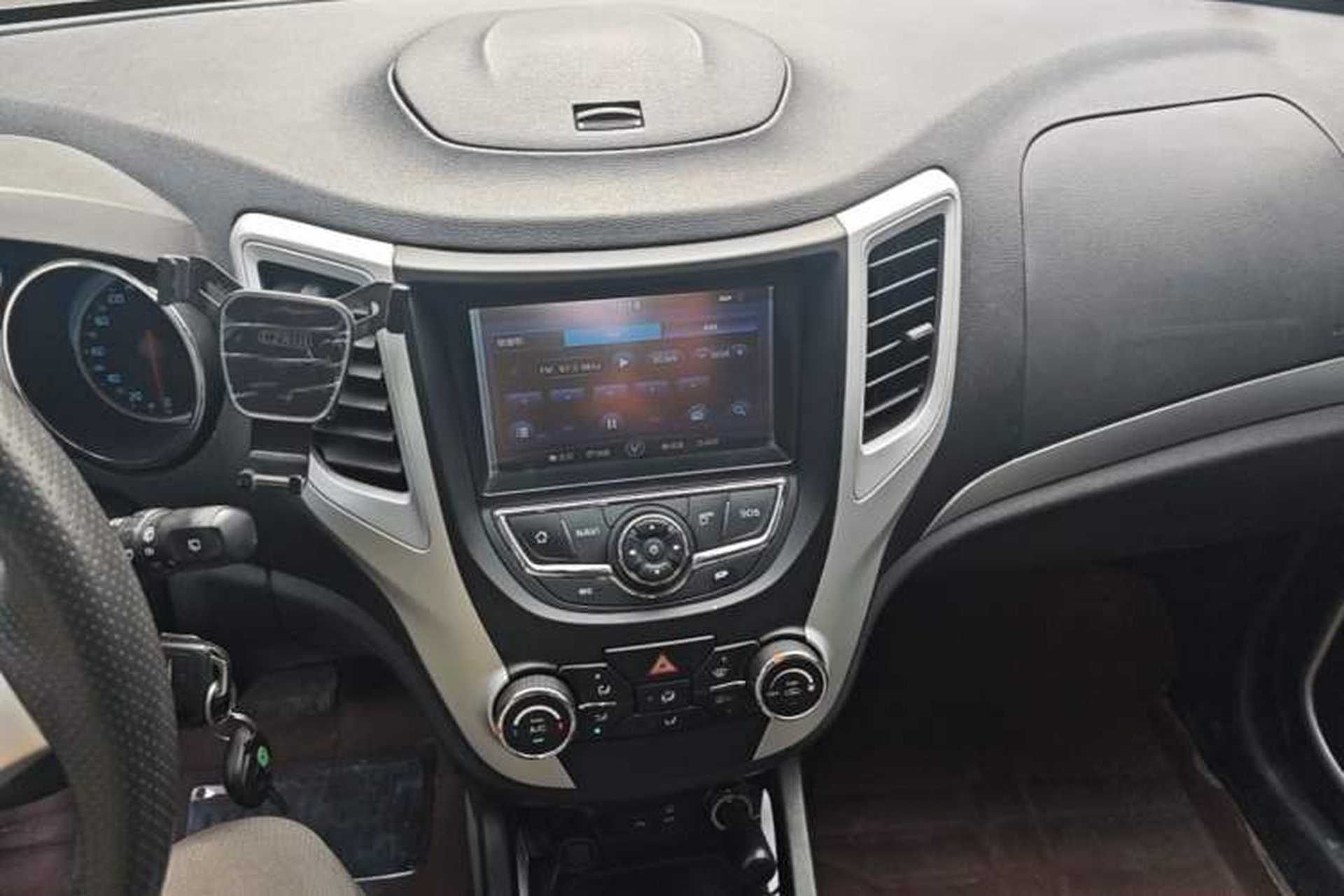 Used CHANGAN CS35 2015 1.6L Automatic Prestige Model China IV Standard Audio And AC Panel